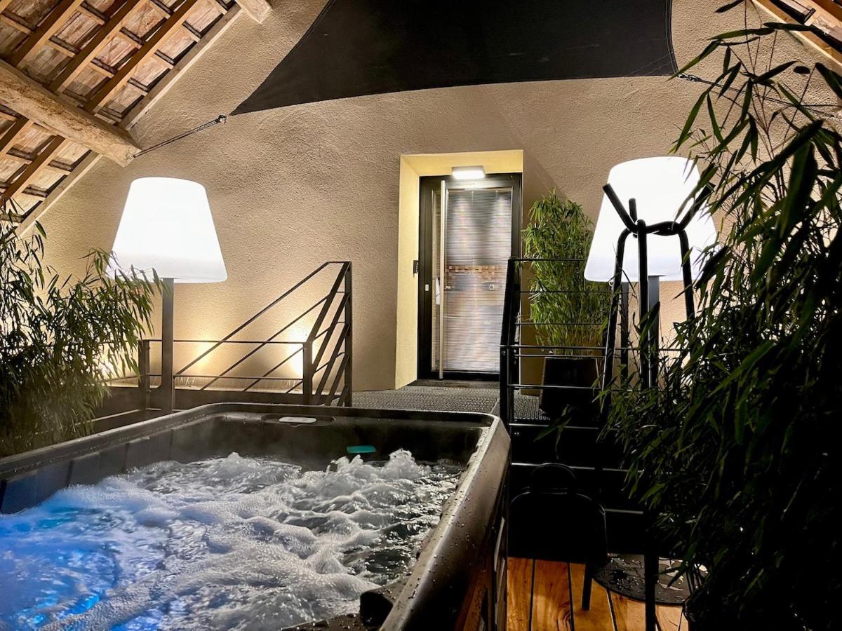 Le Studio Des Pres Verts Suite Design Avec Jacuzzi Privatif Jouey ภายนอก รูปภาพ
